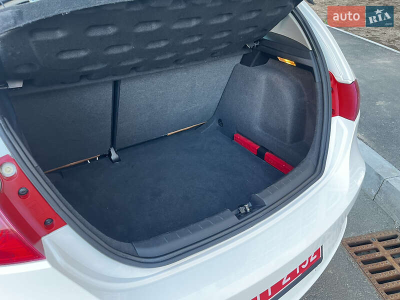Хэтчбек SEAT Leon 2010 в Умани