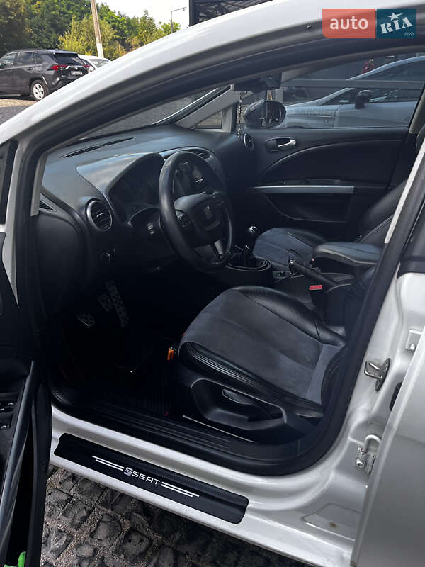 Хэтчбек SEAT Leon 2011 в Львове