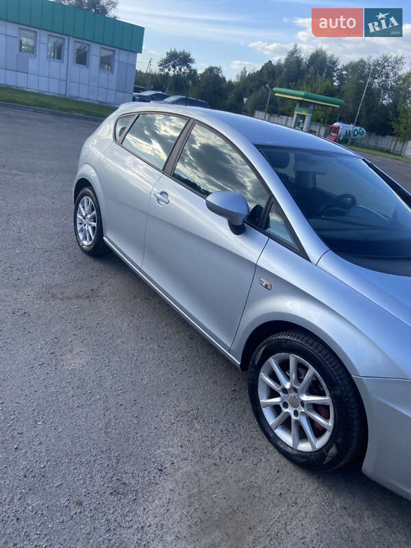 Хэтчбек SEAT Leon 2010 в Шептицькому