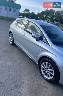 Хэтчбек SEAT Leon 2010 в 