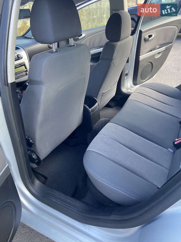 Хэтчбек SEAT Leon 2010 в Шептицькому