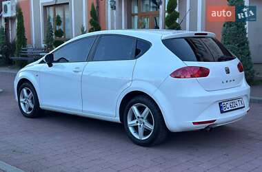 Хэтчбек SEAT Leon 2011 в 