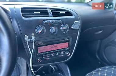 Хэтчбек SEAT Leon 2011 в 