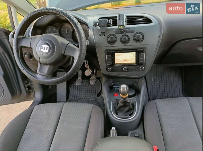 Хэтчбек SEAT Leon 2006 в Ровно