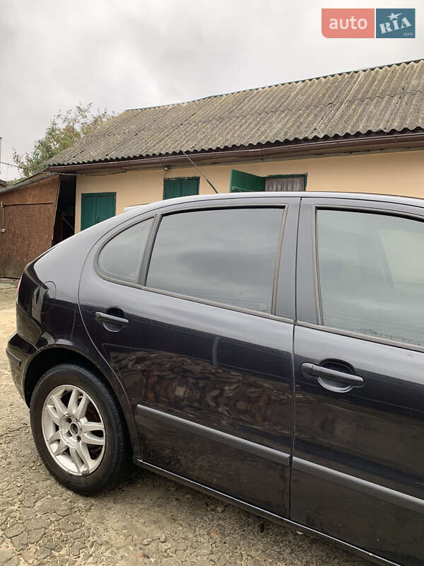 Хэтчбек SEAT Leon 2002 в Пирятине