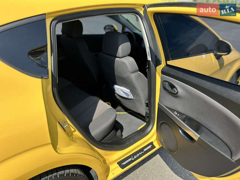 Хэтчбек SEAT Leon 2010 в Харькове