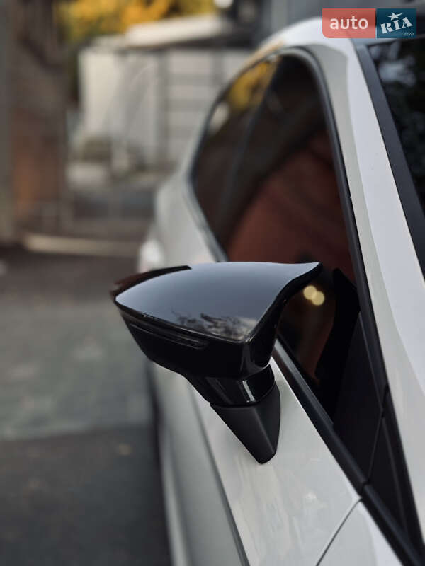 Хэтчбек SEAT Leon 2016 в Днепре
