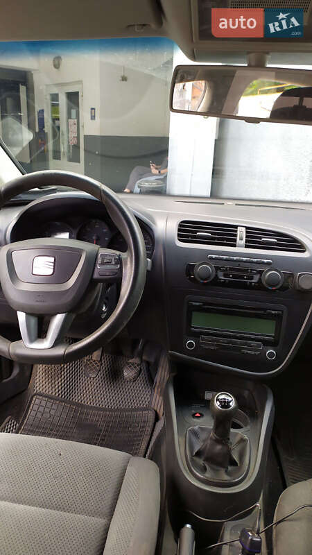 Хэтчбек SEAT Leon 2012 в Черновцах