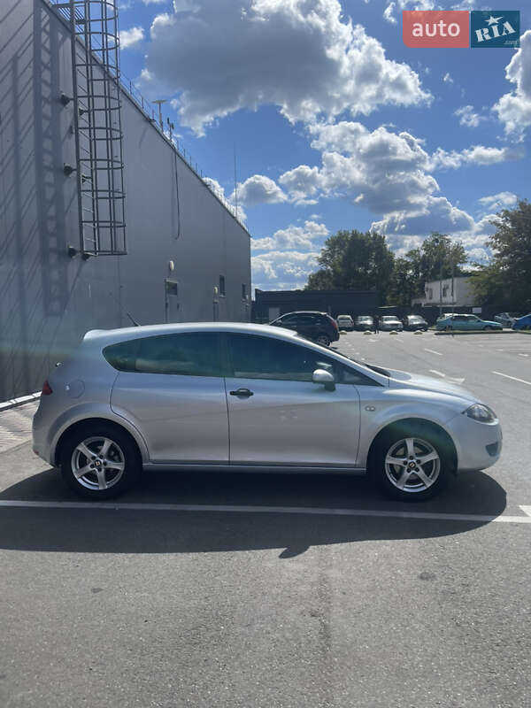 Хэтчбек SEAT Leon 2007 в Киеве