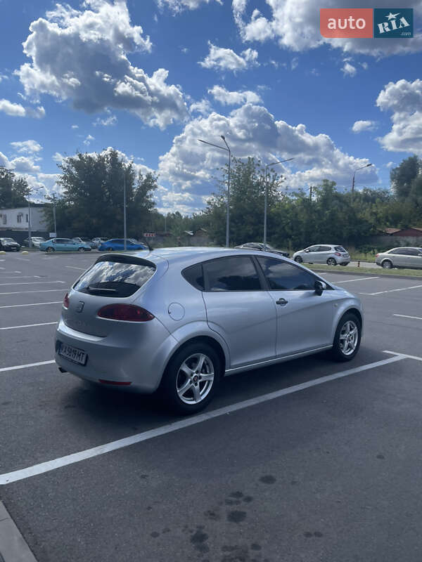 Хэтчбек SEAT Leon 2007 в Киеве