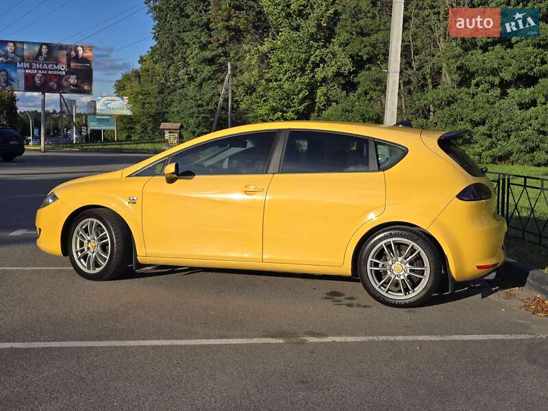 Хэтчбек SEAT Leon 2008 в Киеве