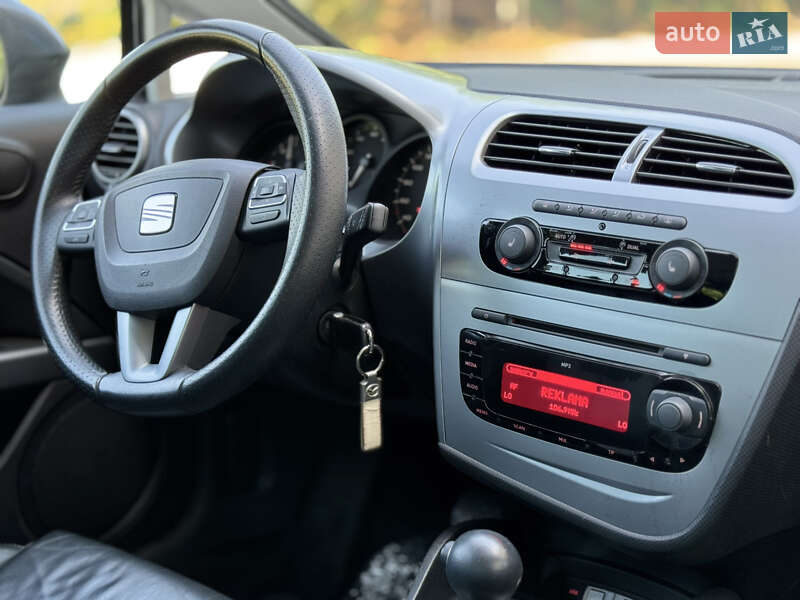 Хэтчбек SEAT Leon 2010 в Луцке