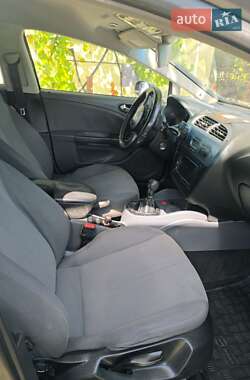 Хэтчбек SEAT Leon 2006 в  фото 15 Хэтчбек SEAT Leon 2006 в