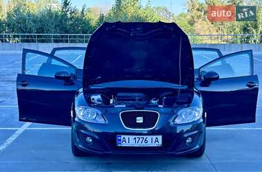 Хэтчбек SEAT Leon 2011 в 