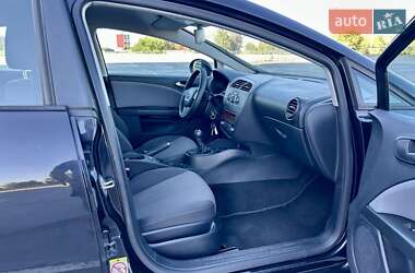Хэтчбек SEAT Leon 2011 в 