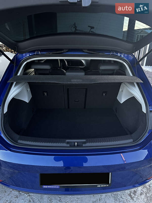 Хэтчбек SEAT Leon 2017 в Киеве
