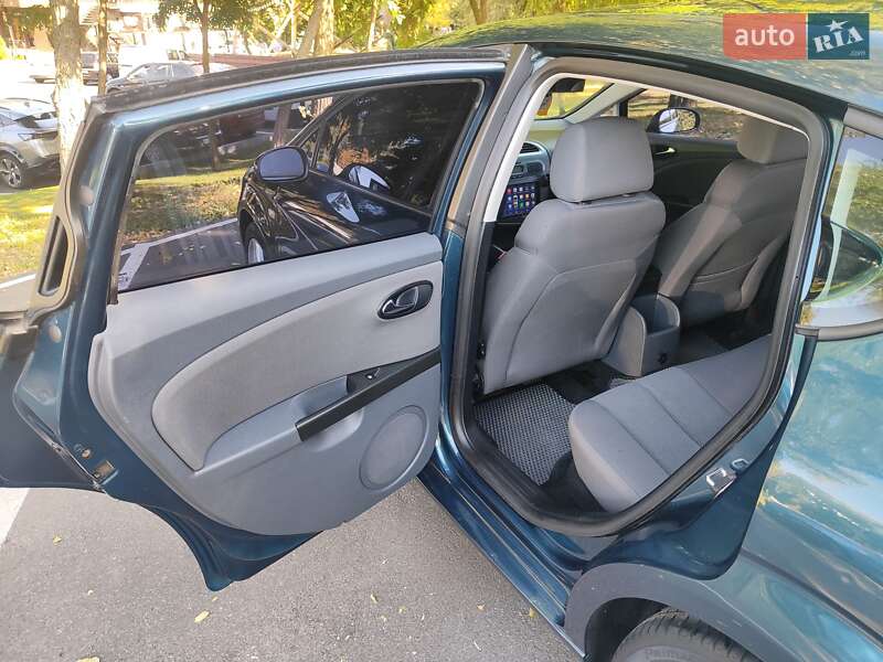 Хэтчбек SEAT Leon 2006 в Киеве