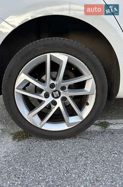 Хэтчбек SEAT Leon 2013 в 