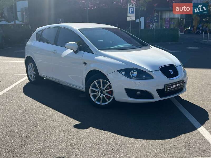 Хэтчбек SEAT Leon 2011 в 