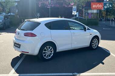 Хэтчбек SEAT Leon 2011 в 