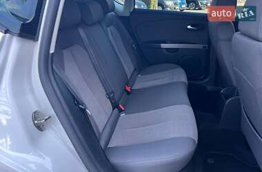 Хэтчбек SEAT Leon 2011 в 