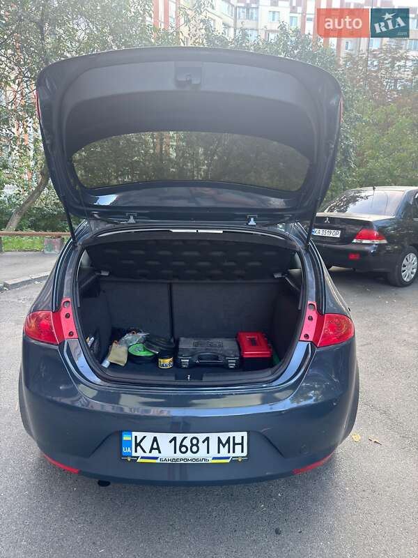Хэтчбек SEAT Leon 2009 в Киеве