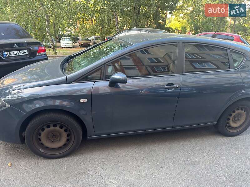 Хэтчбек SEAT Leon 2009 в Киеве