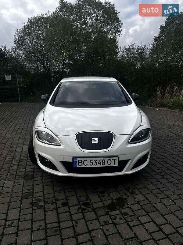 Хэтчбек SEAT Leon 2011 в Львове