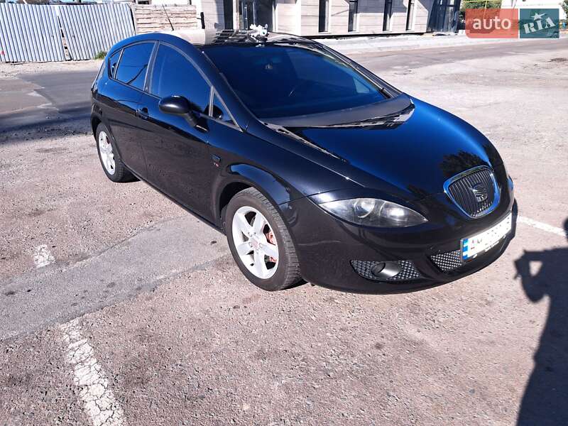 Хэтчбек SEAT Leon 2008 в Звягеле