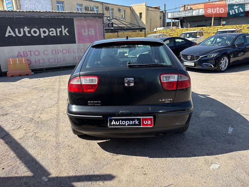 Хэтчбек SEAT Leon 2001 в Запорожье