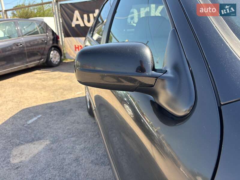 Хэтчбек SEAT Leon 2001 в Запорожье