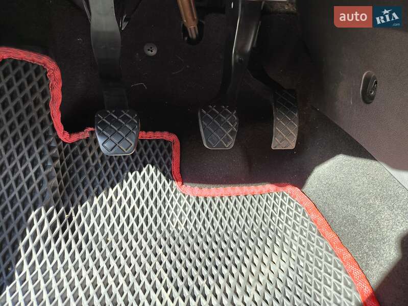 Хэтчбек SEAT Leon 2013 в Лубнах