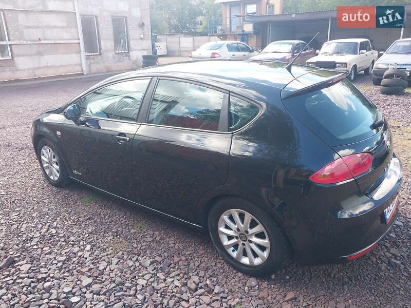 Хэтчбек SEAT Leon 2012 в Кривом Роге