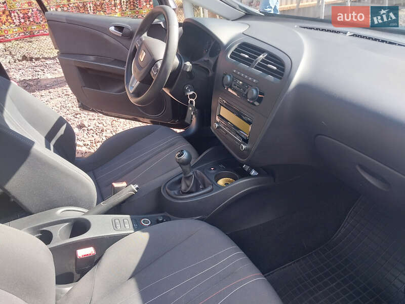 Хэтчбек SEAT Leon 2012 в Кривом Роге