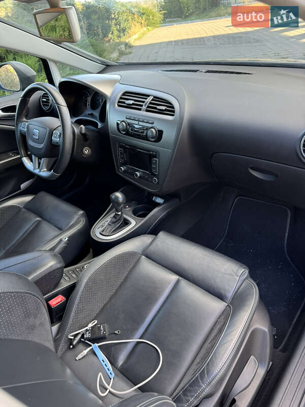 Хэтчбек SEAT Leon 2012 в Великой Багачке
