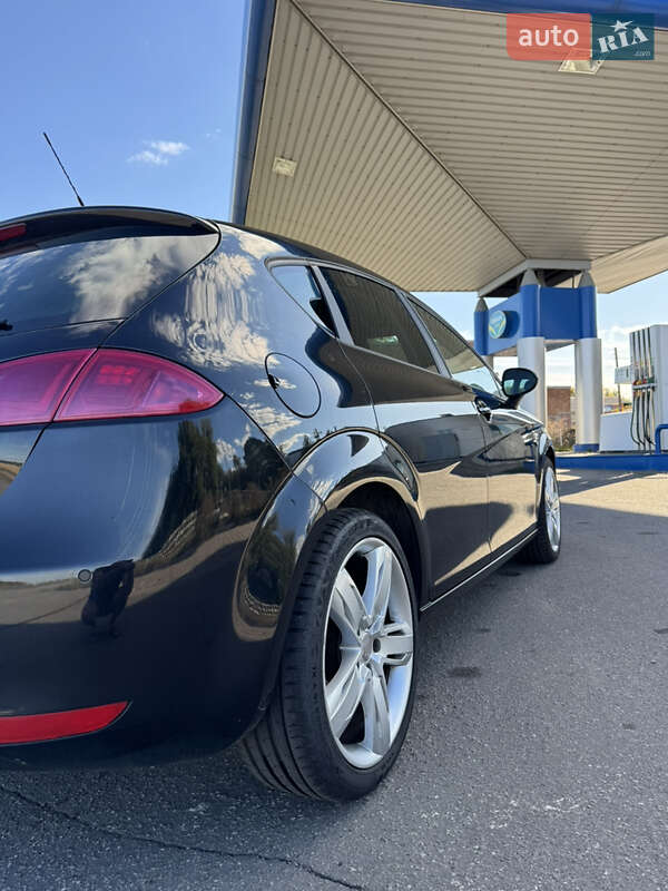 Хэтчбек SEAT Leon 2012 в Великой Багачке