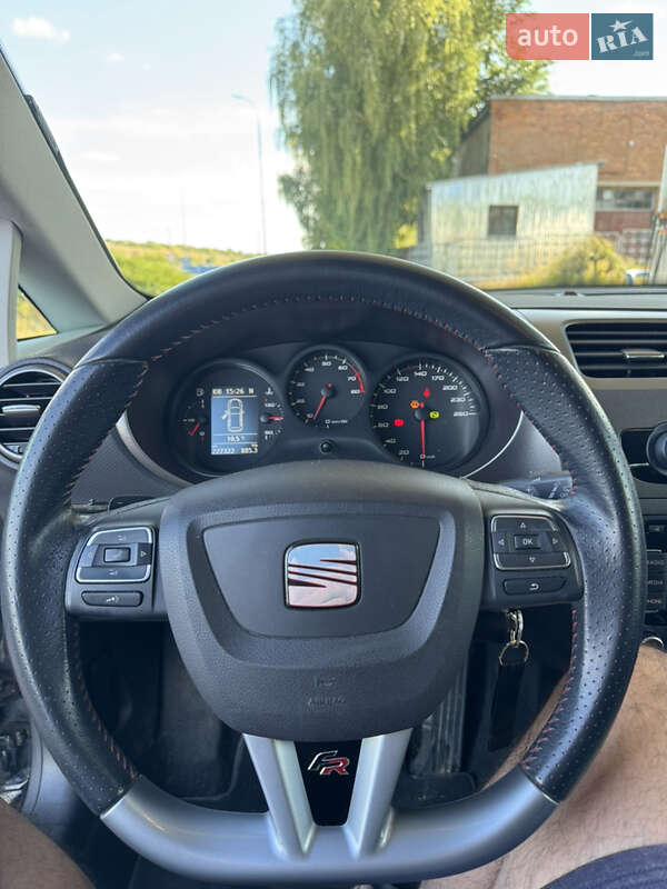 Хэтчбек SEAT Leon 2012 в Великой Багачке