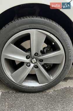 Хэтчбек SEAT Leon 2013 в 