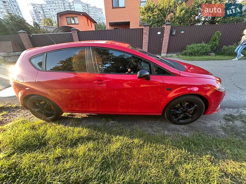 Хэтчбек SEAT Leon 2009 в Киеве