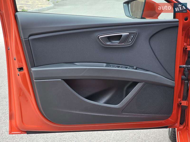 Хэтчбек SEAT Leon 2016 в Киеве