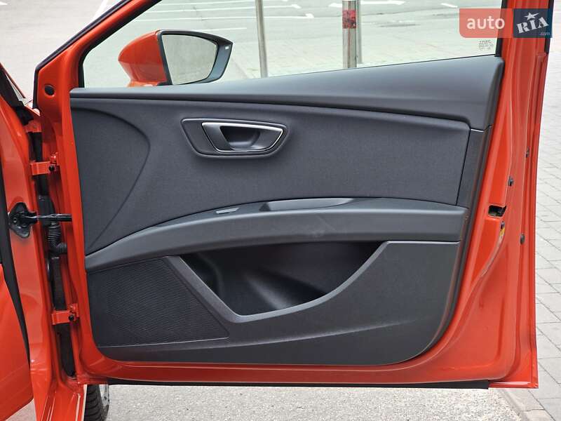 Хэтчбек SEAT Leon 2016 в Киеве