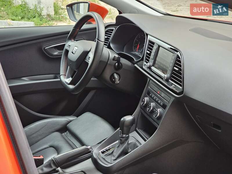 Хэтчбек SEAT Leon 2016 в Киеве
