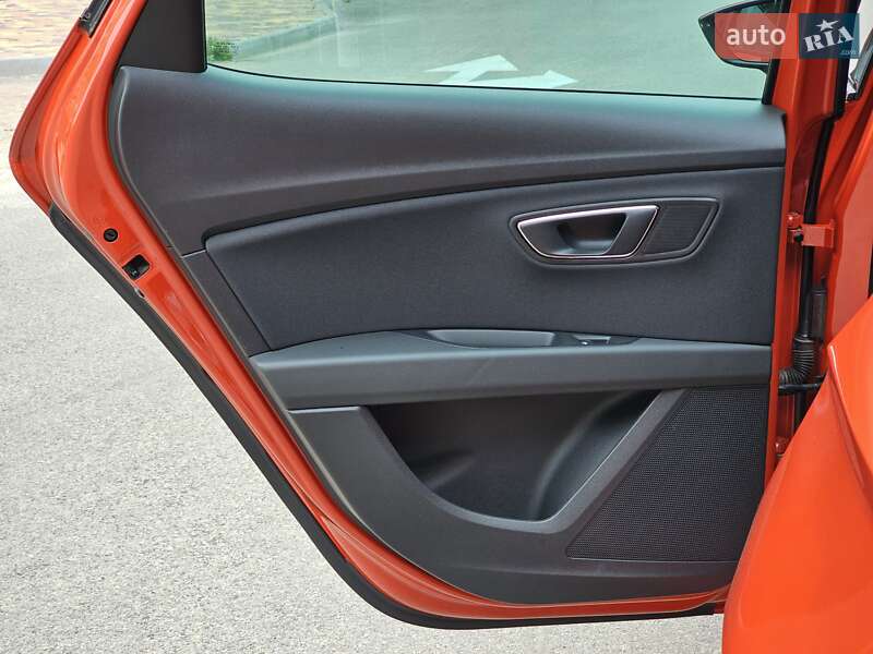 Хэтчбек SEAT Leon 2016 в Киеве