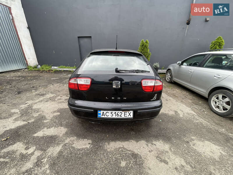 Хэтчбек SEAT Leon 2005 в Луцке