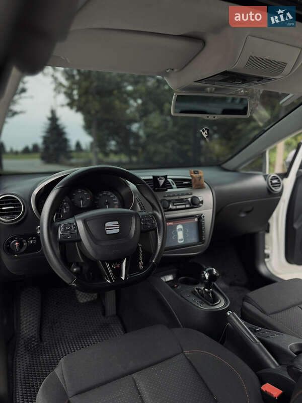 Хэтчбек SEAT Leon 2010 в Днепре