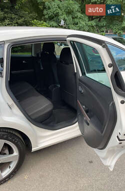 Хэтчбек SEAT Leon 2011 в 