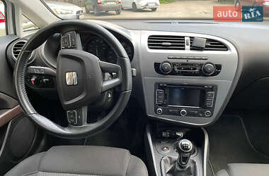 Хэтчбек SEAT Leon 2011 в 