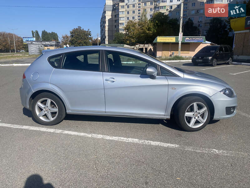 Хэтчбек SEAT Leon 2010 в Харькове