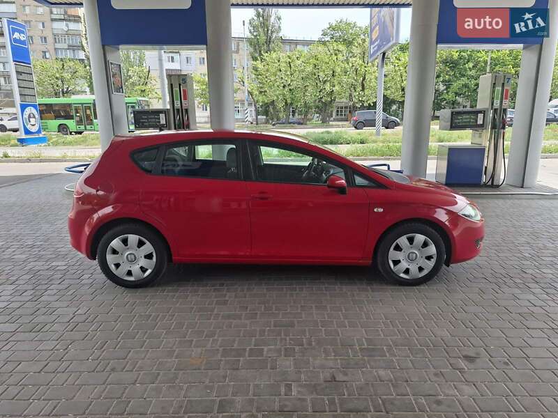 Хэтчбек SEAT Leon 2005 в Николаеве