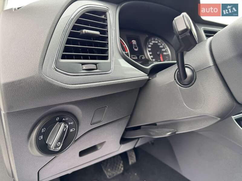 Хэтчбек SEAT Leon 2016 в Днепре